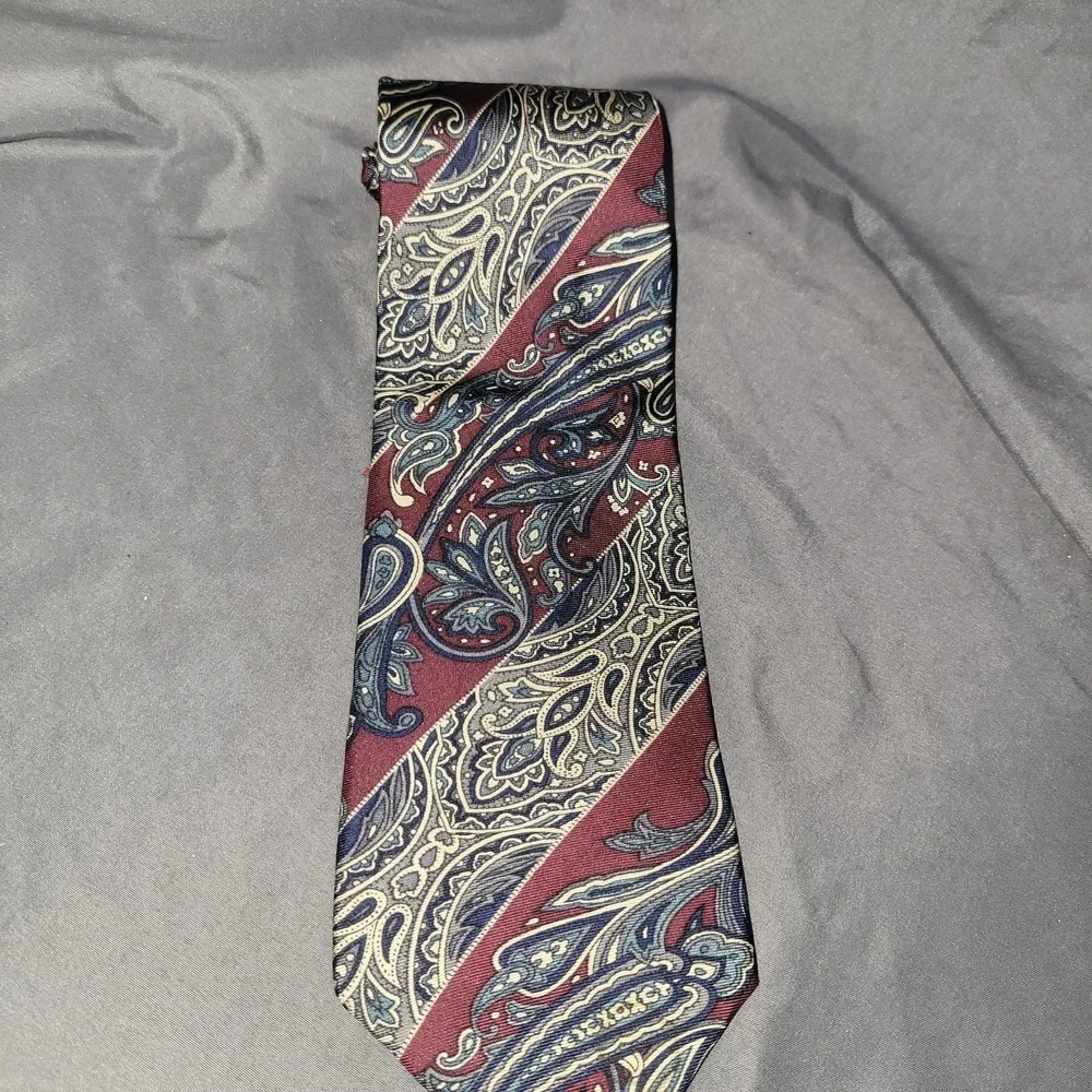 Cross & Windsor Mens Neck Tie Blue Red 100% Silk Classic Hand Made Dominican
